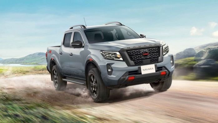 รถกระบะ 4 ประตู เกียร์ออโต้  Nissan Navara